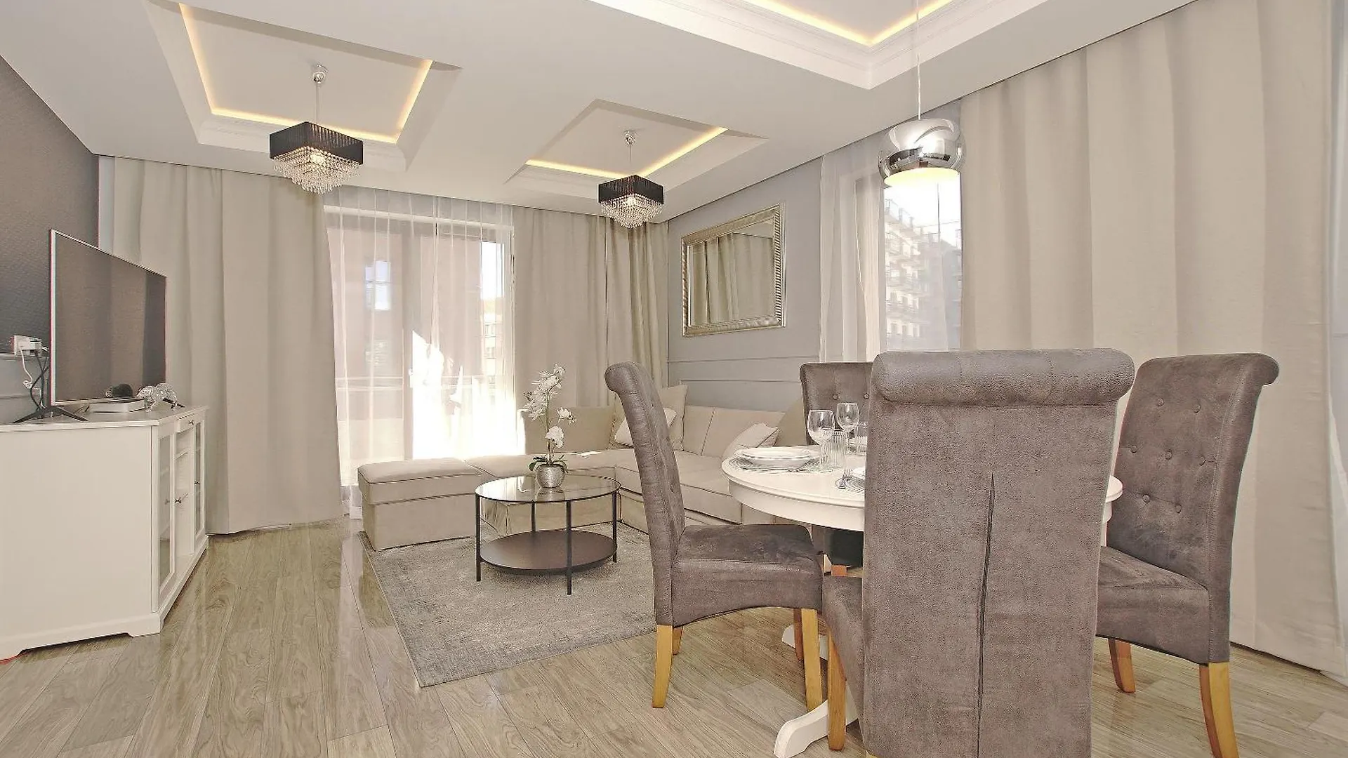 City Center Apartments Spa & Wellness 그단스크 0*,